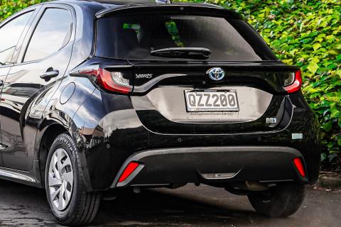 2020 Toyota Yaris Hybrid / Vitz - Thumbnail