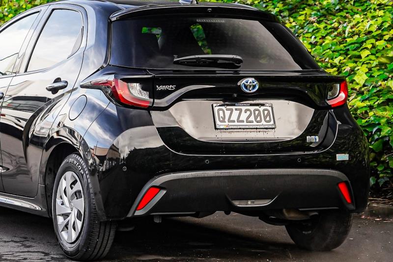 2020 Toyota Yaris Hybrid / Vitz
