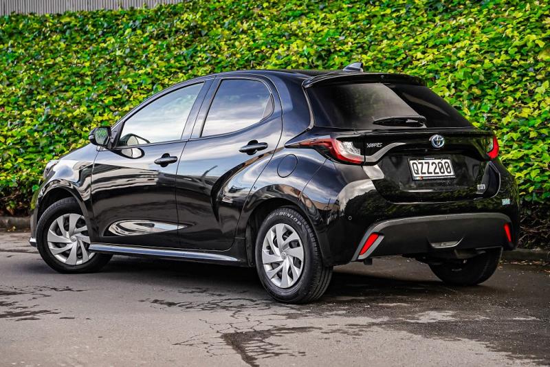 2020 Toyota Yaris Hybrid / Vitz