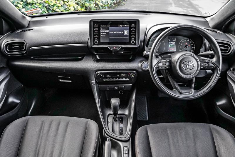 2020 Toyota Yaris Hybrid / Vitz