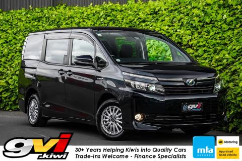 2017 Toyota Voxy Hybrid / Noah - Thumbnail