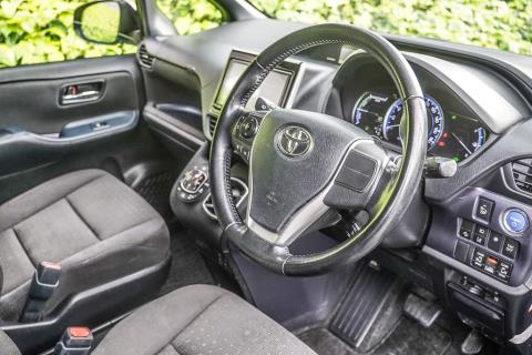 2017 Toyota Voxy Hybrid / Noah - Thumbnail