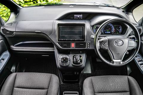 2017 Toyota Voxy Hybrid / Noah - Thumbnail