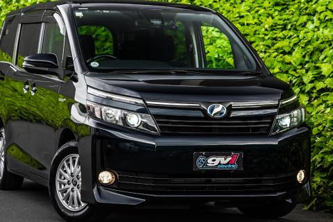 2017 Toyota Voxy Hybrid / Noah - Thumbnail