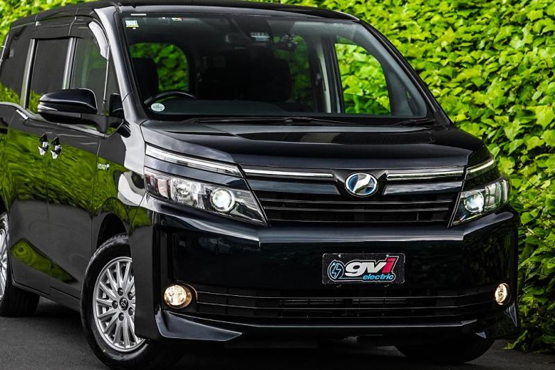 2017 Toyota Voxy Hybrid / Noah
