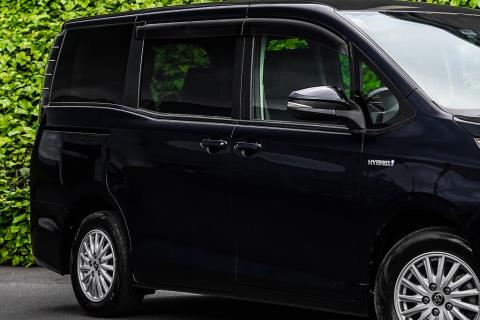 2017 Toyota Voxy Hybrid / Noah - Thumbnail
