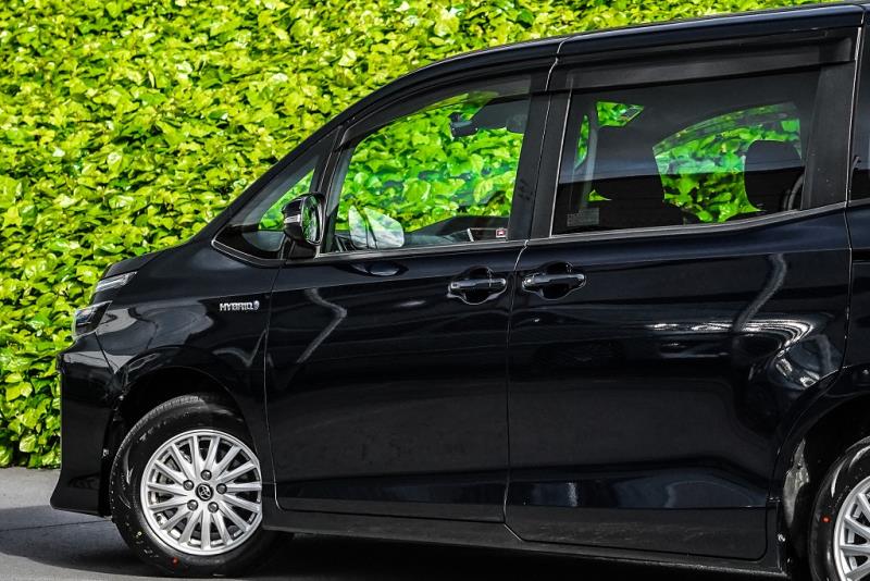 2017 Toyota Voxy Hybrid / Noah