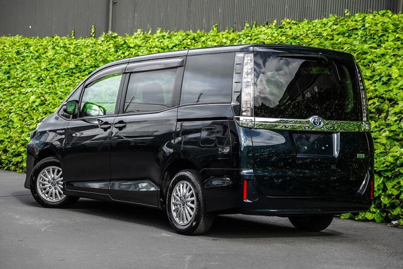 2017 Toyota Voxy Hybrid / Noah
