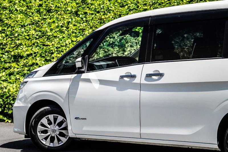 2018 Nissan Serena Hybrid 8 Seat