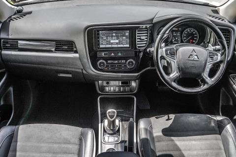2016 Mitsubishi Outlander PHEV 4WD - Thumbnail