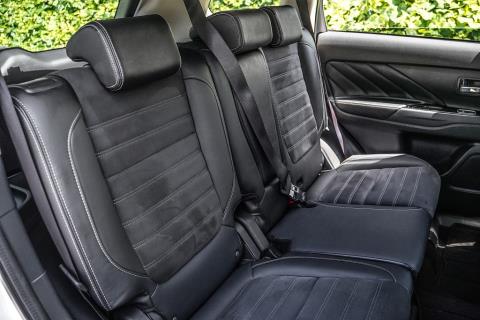 2016 Mitsubishi Outlander PHEV 4WD - Thumbnail