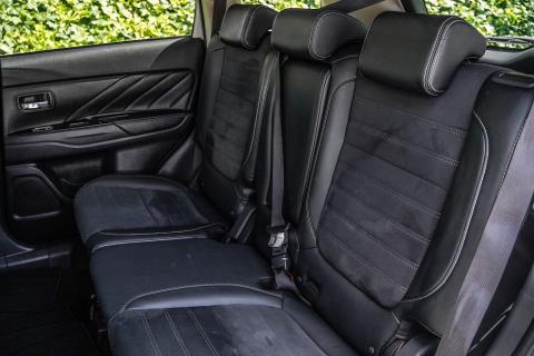 2016 Mitsubishi Outlander PHEV 4WD - Thumbnail