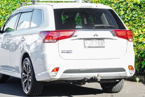 2016 Mitsubishi Outlander PHEV 4WD - Thumbnail