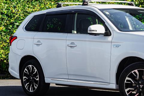 2016 Mitsubishi Outlander PHEV 4WD - Thumbnail