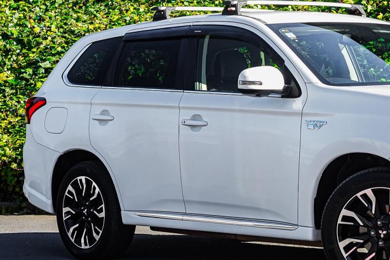 2016 Mitsubishi Outlander PHEV 4WD