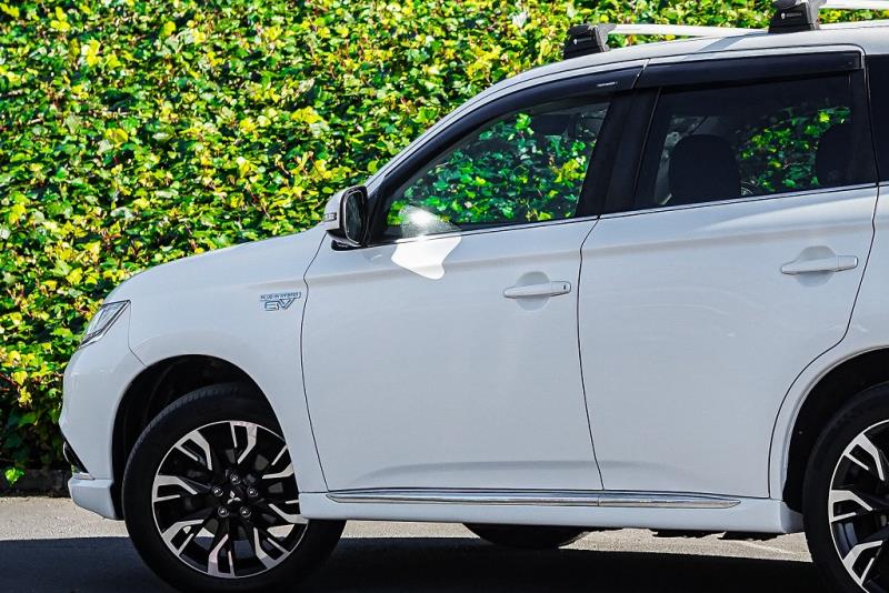 2016 Mitsubishi Outlander PHEV 4WD