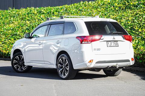 2016 Mitsubishi Outlander PHEV 4WD - Thumbnail