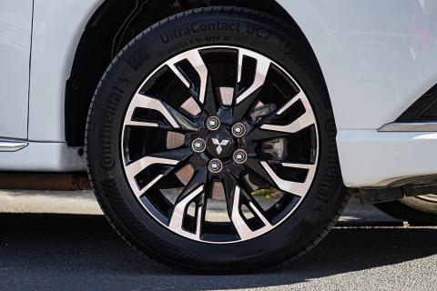 2016 Mitsubishi Outlander PHEV 4WD - Thumbnail