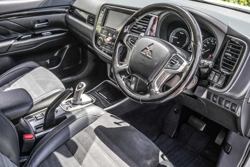 2016 Mitsubishi Outlander PHEV 4WD