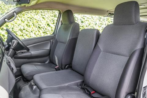 2017 Nissan NV350 9 Seater - Thumbnail