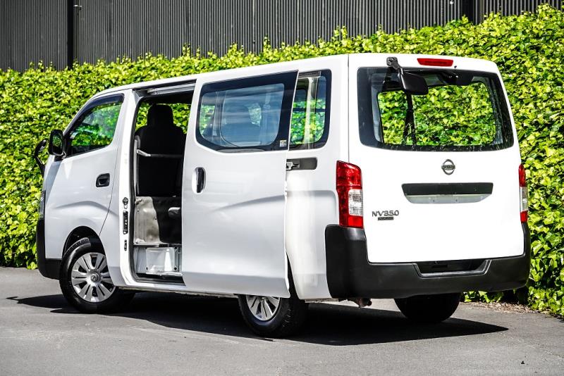 2017 Nissan NV350 9 Seater