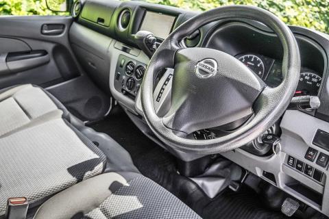 2017 Nissan NV350 9 Seater - Thumbnail