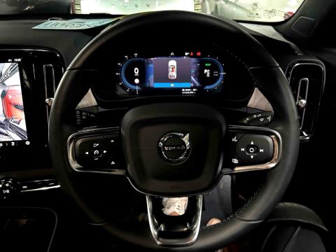 2022 Volvo C40 Recharge Ultimate - Thumbnail