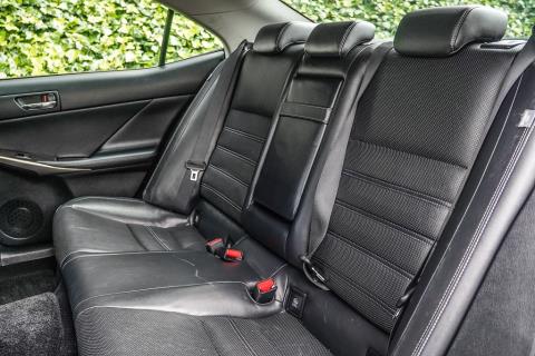 2013 Lexus IS 300h - Thumbnail