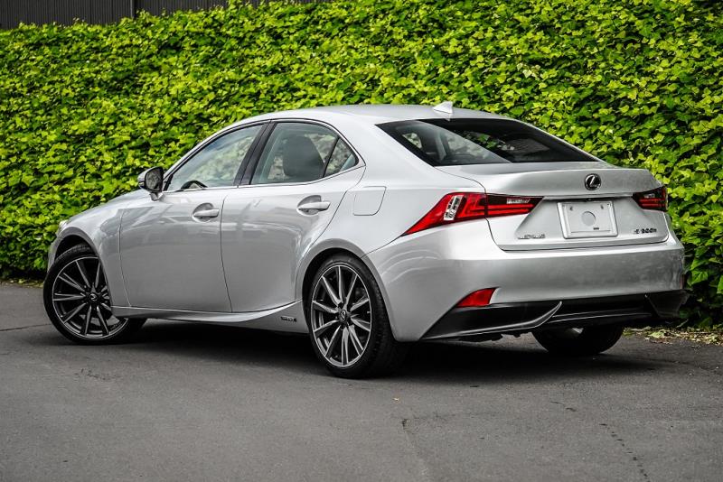 2013 Lexus IS 300h