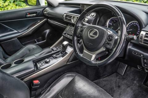 2013 Lexus IS 300h - Thumbnail