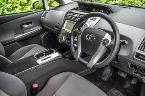 2013 Toyota Prius Alpha S - Thumbnail