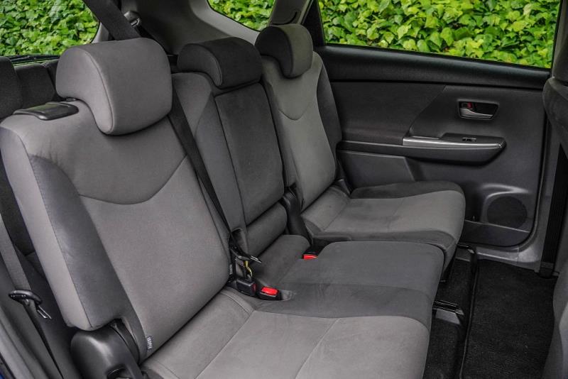 2013 Toyota Prius Alpha S