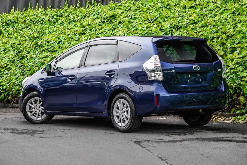 2013 Toyota Prius Alpha S