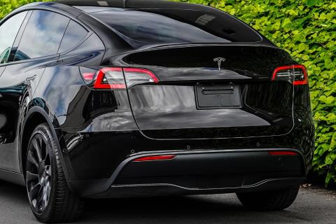 2023 Tesla Model Y - Thumbnail