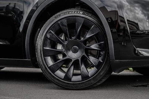 2023 Tesla Model Y - Thumbnail