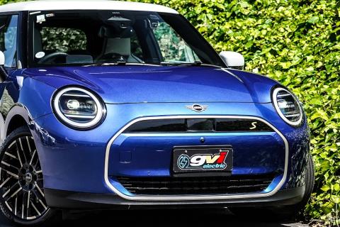 2024 Mini Cooper SE Electric - Thumbnail