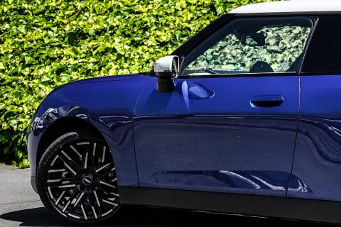 2024 Mini Cooper SE Electric - Thumbnail