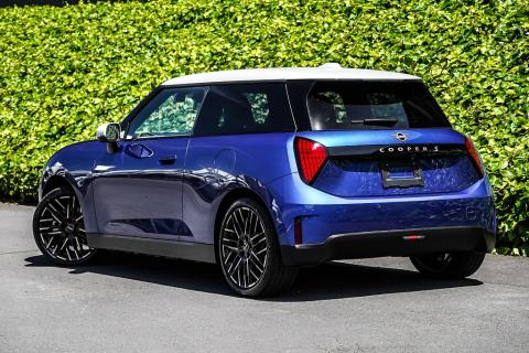 2024 Mini Cooper SE Electric - Thumbnail