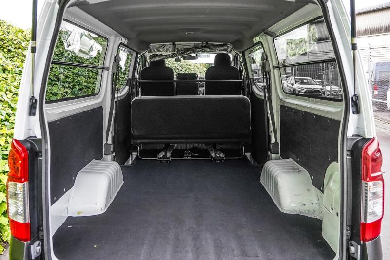 2022 Nissan NV350 / Caravan 5 Door