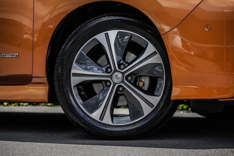 2017 Nissan Leaf 40X 85% SOH - Thumbnail