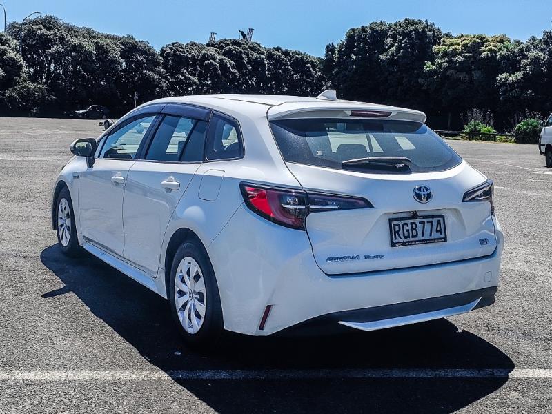 2020 Toyota Corolla Touring Hybrid