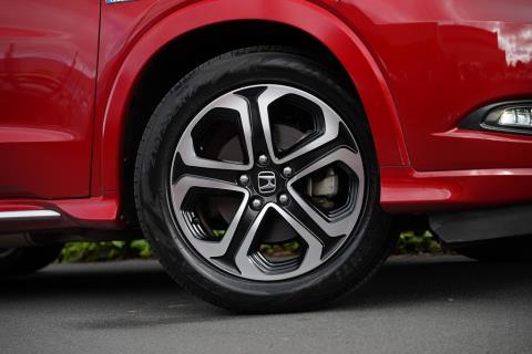 2016 Honda Vezel Z Hybrid / HR-V - Thumbnail