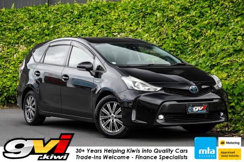 2014 Toyota Prius Alpha G Hybrid - Thumbnail