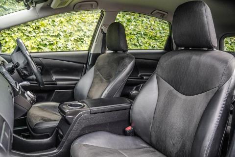 2014 Toyota Prius Alpha G Hybrid - Thumbnail