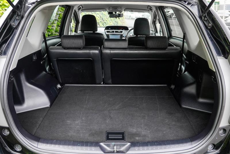 2014 Toyota Prius Alpha G Hybrid