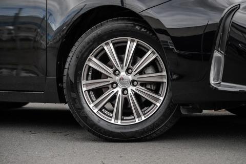 2014 Toyota Prius Alpha G Hybrid - Thumbnail