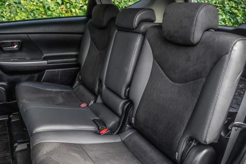 2014 Toyota Prius Alpha G Touring - Thumbnail