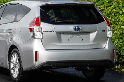 2014 Toyota Prius Alpha G Touring - Thumbnail