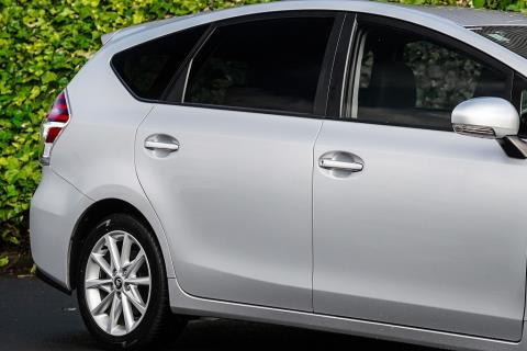 2014 Toyota Prius Alpha G Touring - Thumbnail