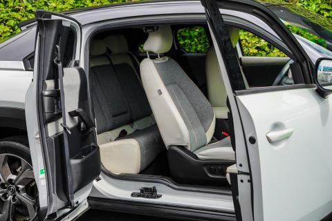 2021 Mazda MX-30 20S e-Skyactive - Thumbnail